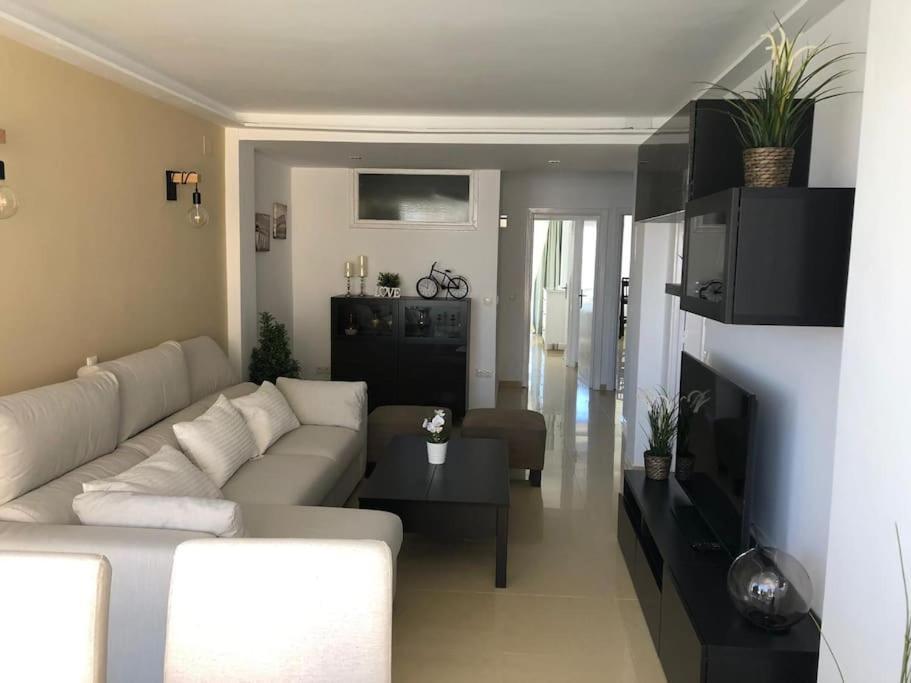 Apartamento Amplio Y Centrico フエンヒロラ エクステリア 写真